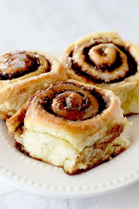 Easy homemade recipe for fluffy cinnamon rolls that are so good you'd never know they are dairy free! #thetasteofkosher #cinnamonrolls #cinnabon #dairyfree #dairyfreedesserts #dairyfreerecipes #cinnamon #sweetrolls #dessert #desserts #breakfast #sweet Dairy Free Chocolate Frosting, Dairy Free Cinnamon Rolls, Easy Cinnamon Rolls, Dairy Free Bread, Cinnamon Roll Icing, Fluffy Cinnamon Rolls, Sweet Easy, Cinnamon Rolls Easy, Banana Chocolate Chip Muffins