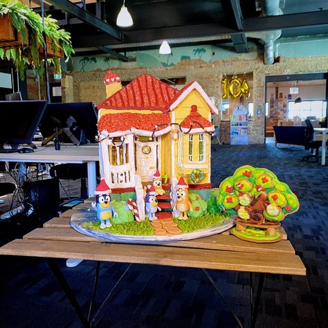 How To Make a Gingerbread Queenslander - Bluey Official Website Pokemon Gingerbread House, Gingerbread House Animals, Hawaii Gingerbread House, Easy Gingerbread Recipe, Aquarium Gingerbread House, Ginger Bread Beach House, Gingerbread Contest, Bluey And Bingo, Colourful Home