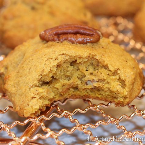 Pumpkin Pecan Cookies that are soft, fluffy and perfectly spiced. Cookies Art, Cookies Light, Soft Cake, Light Cakes, Cream Cheese Frosting Recipe, Pecan Cookies, Best Banana Bread, Homemade Donuts, Pumpkin Pie Filling