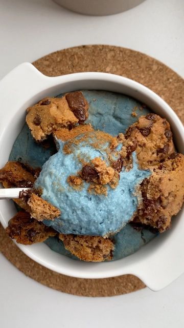 Blue Spirulina Cookies, Spirulina Dog Treats, Blue Spirulina Recipes, Blue Spirulina Chia Pudding, Blue Cookie Monster Ice Cream, Spirulina Powder, Blue Spirulina, Baked Oats, Oat Flour