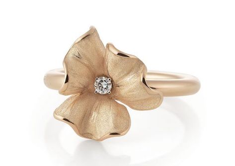 Annamaria Cammilli, Pottery Flowers, Marco Bicego Jewelry, Modern Diamond Rings, Flower Jewelry Designs, 2017 Trends, Flower Rings, Gold Flower Ring, Engraved Flower