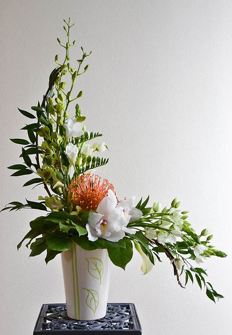 Contemporary Flower Arrangements, Modern Floral Arrangements, Tropical Floral Arrangements, Sogetsu Ikebana, Tropical Flower Arrangements, Large Floral Arrangements, Large Flower Arrangements, Corporate Flowers, Flower Arrangement Designs