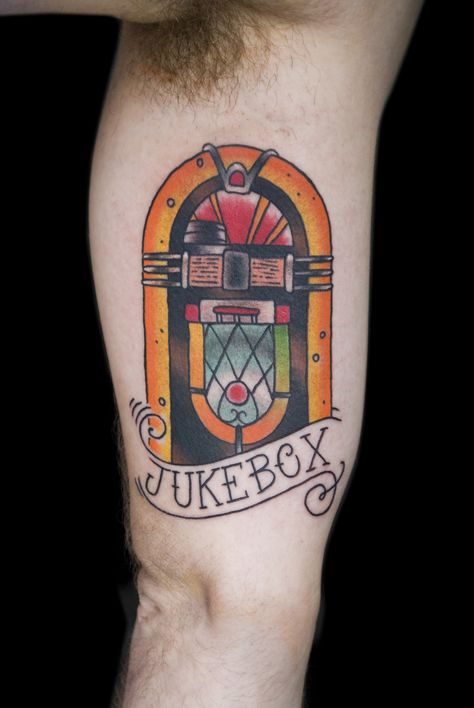 Jukebox Jukebox Tattoo, Clock Tattoos, Celtic Tattoo Symbols, Americana Tattoo, Pocket Watch Tattoos, Traditional Ideas, Tattoo 2023, Tattoos Pinterest, Gang Members