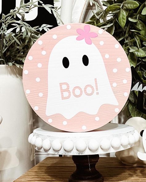 Spookify your space with our charming 5 x 5 pink wood ghost sign that reads "Boo." 🎃👻 This delightful Halloween decoration is perfect for adding a touch of whimsy to your home decor. Crafted with care, this pink ghost sign is a must-have for the season. Its small size makes it versatile, allowing you to place it anywhere you want a pop of Halloween spirit. Whether you're creating a spooky ambiance for your haunted house or simply adore cute Halloween decor, this handmade sign is a spooky cute Dollar Tree Ghost Crafts, Pink Fall Decor Ideas, Cute Ghost Decor, Pink And White Halloween Decor, Pink Halloween Table Decor, Pink Halloween Home Decor, Pink Halloween Decor, Pink Ghost Halloween Party, Pink Halloween Tiered Tray