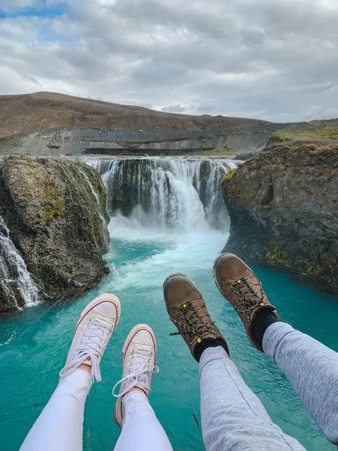 Iceland Photo Spots, Iceland Photoshoot Ideas, Iceland Picture Ideas, Iceland Instagram Pictures, Island Instagram Pictures, Iceland Photo Ideas, Iceland Highlands, Iceland Photoshoot, Iceland Instagram