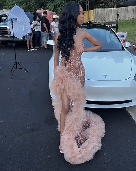 Fur Prom Dress, Homecoming Black Women, Diamond Prom Dresses, 8th Grade Prom Dresses, Green Mermaid Prom Dress, Homecoming Dresses Black Women, Pretty Homecoming Dresses, Prom Inspiration, Ruffle Prom Dress