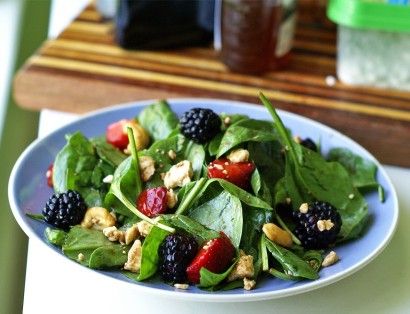 Strawberry-Blackberry Spinach Salad | Tasty Kitchen: A Happy Recipe Community! Berry Spinach Salad, Honey Balsamic Vinaigrette, Balsamic Vinaigrette Recipe, Carrot Slaw, Honey Balsamic, Clean Food Crush, Food Crush, Fruit Salad Recipes, Balsamic Vinaigrette