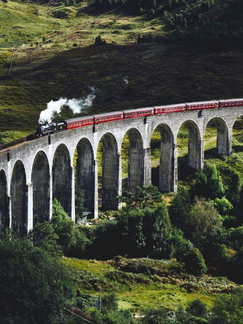 Harry Potter Scotland | WOW Harry Potter Scotland, Harry Potter Bed, Harry Potter Locations, Harry Potter Filming Locations, Luxury Trains, Scotland Travel Guide, Flower Of Scotland, Scenic Train Rides, Edinburgh City