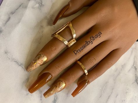 Marble Nails With Gold Flakes, Marble Nails With Gold, Nails With Gold Flakes, Minimal Manicure, Fall Ombre, Nails With Gold, Brown Nails Design, Plaid Nails, Brown Marble