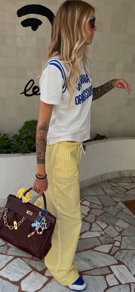 Summer 2024 Trends Outfit, Yellow Pants Outfit Street Style, Yellow Pants Outfit Aesthetic, Street Style 2024 Summer Trends, Spring 2025 Trends, Summer 2025 Fashion Trends, Street Style 2024 Summer, Summer 2025 Trends, Summer Street Style 2024