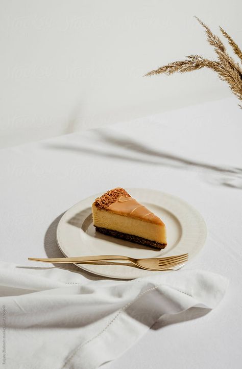 Food Photography Cake, Food Photography Dessert, Baking Photography, كريم كراميل, Food Photoshoot, Dessert Photography, Caramel Cheesecake, Cake Photography, Food Photography Inspiration