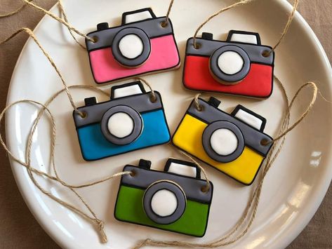 Camera Cookies Decorated, Camera Cookies, 60th Cake, Camera Cake, Camera Cakes, Simple Camera, Royal Iced Cookies, Sweet Treats Desserts, Icing Frosting