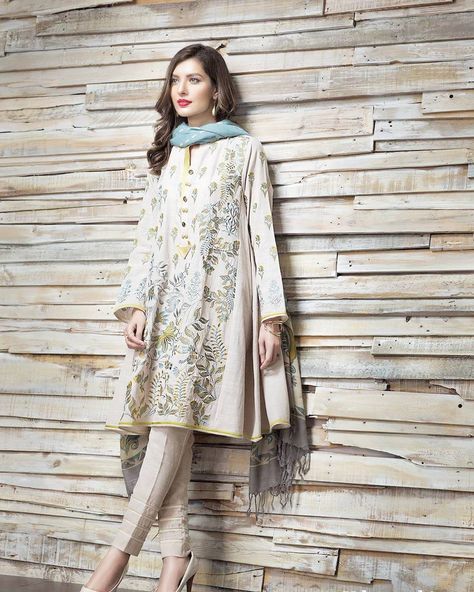 Winter Suits For Women Indian, Suits For Women Indian, Indian Look, Dress With Shawl, Pakistani Dresses Casual, Salwar Kamiz, Pakistan Fashion, Pakistani Dress Design, Indian Attire