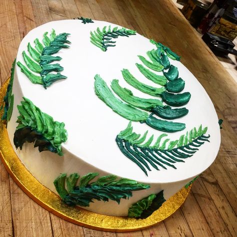 Monstera Leaf Cake, Biscuit Icing, Kid Cakes, Leaf Cake, Bali Baby, Painted Cake, Dad Birthday Cakes, How To Make Icing, Parties Ideas