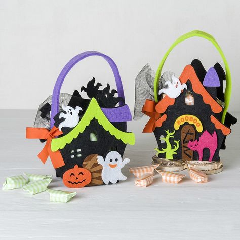 En halloween es importante tener un detalle ya sea un regalo, chuches, dulces con los niños y mayores, truco o trato... Halloween Packaging, Dulceros Halloween, Casa Halloween, Halloween Party Snacks, Adornos Halloween, Manualidades Halloween, Halloween 4, Felt Halloween, Halloween 1