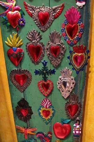 Hearts Mexican Decor, Tin Art, I Love Heart, Mexican Culture, Art Tattoos, Mexican Style, Mexican Art, Mexican Folk Art, Heart Art