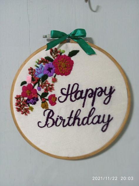 Birthday Hoop Art, Happy Birthday Embroidery Hoop, Happy Birthday Embroidery, Drawing Embroidery, Tshirt Embroidery, Bracelet Embroidery, Wedding Embroidery Hoop, Embroidery Animals, Embroidery Bracelet