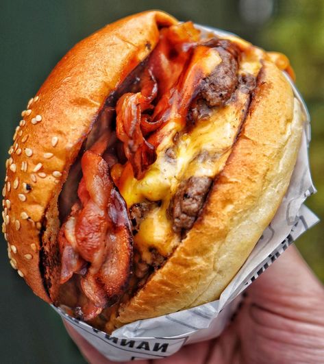 Burger Cheese, Double Cheeseburger, Kentish Town, Burger Toppings, Sleepover Food, Food Babe, Bacon Cheeseburger, Food Goals, Food Obsession