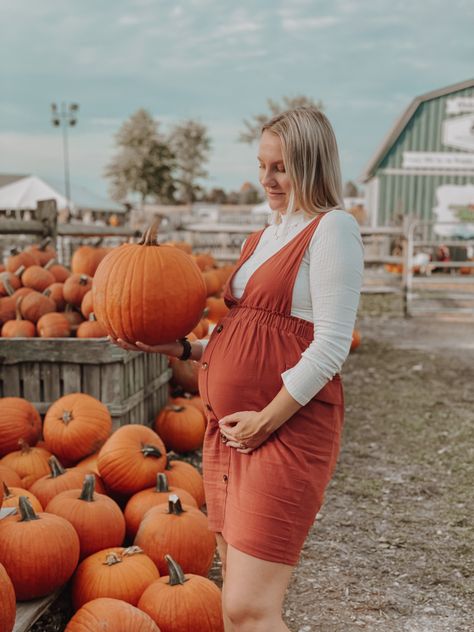 Pumpkin Patch Bump Pictures, Fall Bump Pictures, Fall Pumpkin Maternity Photos, Pumpkin Patch Photoshoot Maternity, Pregnant Pumpkin Patch Photos, Maternity Photo Shoot Ideas Pumpkin Patch, Maternity Photography Pumpkin Patch, Maternity Shoot Pumpkin Patch, Pumpkin Patch Outfit Pregnant