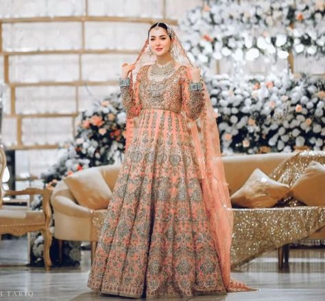 Hania Amir dress in Mere Humsafar Humsafar Drama, Hania Amir Dresses, Mere Humsafar, Hania Aamir, Elegant Bridal Dress, Red Lehenga Choli, Shadi Dresses, Beautiful Bridal Dresses, Turkish Dress