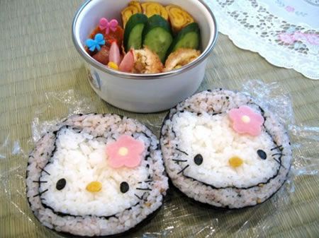 Hello Kitty Sushi.... seriousy cute. Tokyo Food, Sushi Art, Cute Snacks, Kawaii Food, Food Obsession, Pretty Food, I Love Food, Cute Food, Aesthetic Food