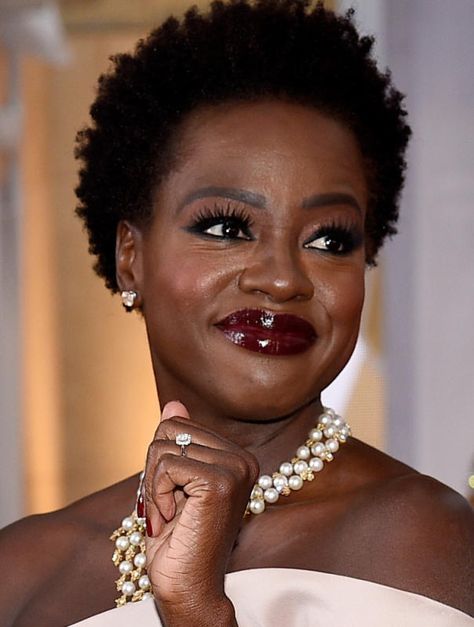 #ViolaDavis is our #TWA cover girl of the day! Who is your #naturalhair muse? Hairstyles For Seniors, Skai Jackson, Black Actresses, Viola Davis, Modern Haircuts, Black Actors, Ombré Hair, Black Celebrities, Young Black