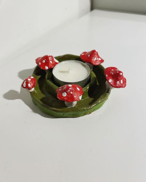 Clay Mushroom Candle Holder, Homemade Clay Candle Holders, Easy Diy Clay Crafts, Candle Holders Clay, Air Dry Clay Candle Holder, Candleholder Diy, Mushroom Candle Holder, Polymer Clay Candle Holder, Clay Candle Holders Diy