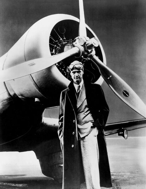 Howard Hughes Penn Station, Howard Hughes, Walker Evans, Science Photos, Vintage Airplanes, Vintage Aircraft, A4 Poster, Dieselpunk, Photo Library