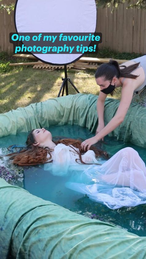 Water Photoshoot Ideas At Home, Poses In Water Photo Ideas, Cool Pictures To Take, Creative Water Photography, Diy Boudiour Photoshoot Bath, Inflatable Pool Photoshoot, Milk Bath Photography Bouidor, Diy Milk Bath Photography, Maternity Photography Milk Bath