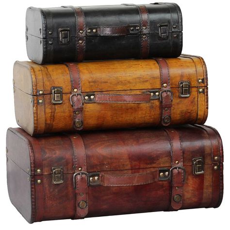 Three Colored Vintage Style Luggage Suitcase (3 640 UAH) ❤ liked on Polyvore featuring bags, luggage, fillers, backgrounds, decor and brown Decorative Trunks, Stile Harry Potter, Old Suitcases, Trunks And Chests, Old Chest, Vintage Trunks, Vintage Suitcases, Storage Trunks, Small Item Storage