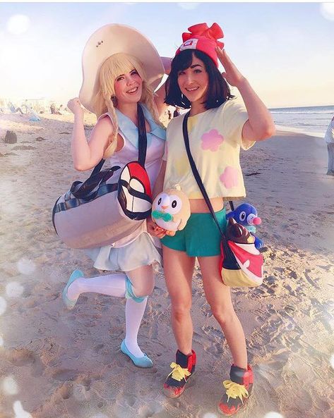 Moon & Lillie cosplay Lillie Pokemon Cosplay, Pokemon Trainer Cosplay, Sun X Moon, Zorua Pokemon, Power Rangers Cosplay, Trainers Girls, Moon Cosplay, Pokemon Moon, Video Game Cosplay