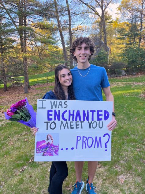 Taylor Swift Promposal, Cute Hoco Proposals, Aesthetic Relationship, Prom Posters, Homecoming Signs, Cute Homecoming Proposals, Cute Prom Proposals, Asking To Prom, Homecoming Posters