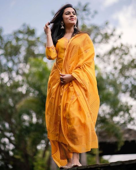 Image may contain: 2 people, people standing, outdoor and closeup Saree Poses, Indian Photoshoot, Salwar Kamiz, Saree Photoshoot, Stylish Photo Pose, Fashion Photography Poses, Portrait Photography Poses, Foto Poses, Best Photo Poses