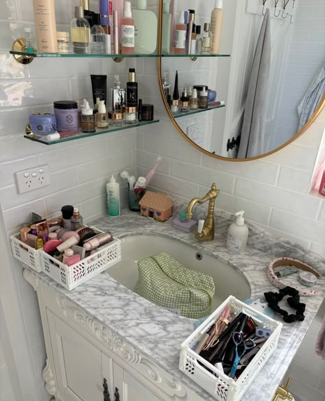 vanity set up with our fern carry all bag 🍀 Skincare Set Up In Bathroom, Vanity Set Up, Disney Room Decor, Disney Rooms, Dekorasi Kamar Tidur, Space Room, Bathroom Inspiration Decor, Room Closet, In Bathroom