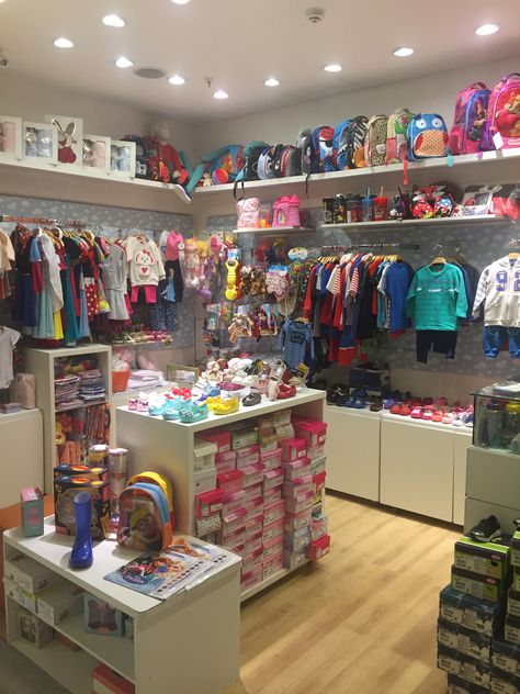 Kids Boutique Ideas, Baby Boutique Display, Clothing Booth Display, Retail Clothing Display, Baby Store Display, Boutique Layout, Kids Clothing Store Design, Store Shelves Design, Quick Braids