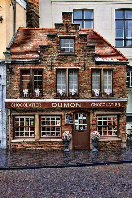 Chocolate Shops, Fotografi Kota, Bruges Belgium, Belgium Travel, Shop Fronts, Beautiful Buildings, Oh The Places Youll Go, Albania, Travel Dreams