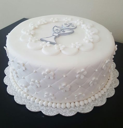 Cake First Communion, Comunion Cake, Strawberry Roll Cake, Bible Cake, First Holy Communion Cake, Holy Communion Cakes, Paris Cakes, Religious Cakes, First Communion Cakes