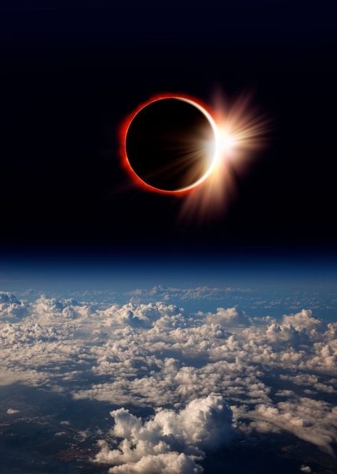 Let’s face it, seeing a solar eclipse is an unforgettable magical moment. It is also one of the most beautiful natural phenomena we can appreciate from Earth. In today’s society, we per… Solar Eclipse Photography, Eclipse Activities, Eclipse Photography, Ancient Astronomy, Solar Eclipse Activity, Eclipses Art, Eclipse Solar, Solar Eclipses, Space Photography