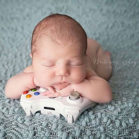 Nerdy Newborn Pictures, Pokemon Newborn Pictures, Gamer Newborn Pictures, Newborn Gamer Photography, Baby Boy Picture Ideas, Newborn Photo Shoot Ideas, Props For Newborn Photography, Newborn Video, Gamer Baby