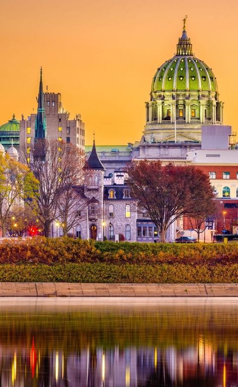 21 Pennsylvania Landmarks. Harrisburg’s skyline is a showcase of architectural landmarks in Pennsylvania. Harrisburg’s Pennsylvania State Capitol Building is decorated with paintings, statues, stained-glass windows and antique clocks. #pennsylvania #usa #usatravel #traveltips #landmarks #monuments #northamerica Flight 93 Memorial, Amish Village, Bushkill Falls, Philadelphia City Hall, Gettysburg National Military Park, Harrisburg Pennsylvania, Pennsylvania Travel, Carnegie Museum Of Art, Independence Hall