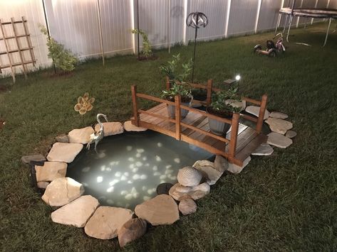 Ponds Ideas, Diy Ponds Backyard, Indoor Pond, Pond Construction, Fish Pond Gardens, Goldfish Pond, Garden Pond Design, Diy Pond, Small Pond