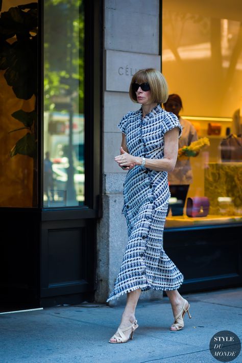 Vestido de tear de Anna Wintour Anna Wintour Outfits, Summer Work Dresses, Anna Wintour Style, Vintage Summer Outfits, Midi Dress Outfit, Magazine Vogue, Giovanna Battaglia, Diana Vreeland, Anna Dello Russo