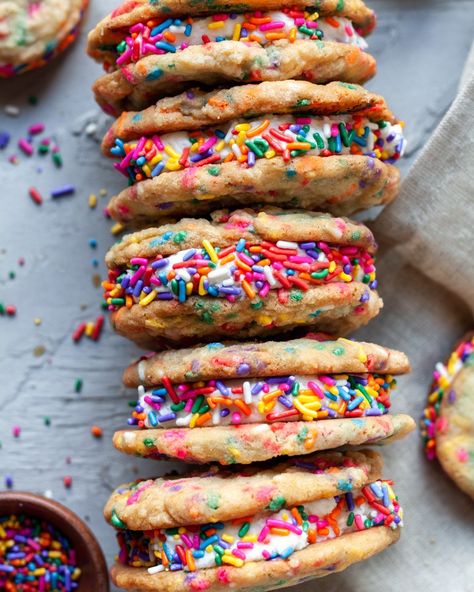 Confetti Recipes, Sandwiches Ideas, French Macaron Recipe, Sugar Cookies With Sprinkles, Confetti Cookies, Vanilla Sugar Cookies, American Buttercream, Funfetti Cookies, Cookie Sandwich