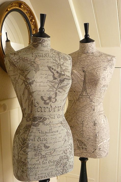 Recuerdos de #Paris Map Display, Vintage Dress Form, Paris Rooms, Paris Bedroom, Mannequin Art, Vintage Mannequin, Dress Form Mannequin, Estilo Shabby Chic, Paris Decor