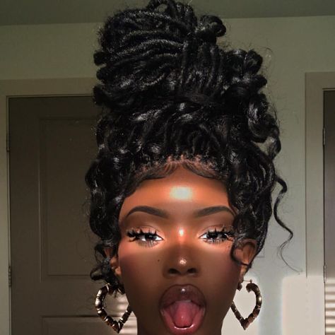 @aot.fashion Festival Make Up, Birthday Hairstyles, Pinterest Hair, Flat Twist, Sisterlocks, Scene Hair, Fancy Hairstyles, Faux Locs, Black Girls Hairstyles