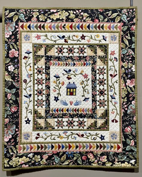 Telling Stories Through the Needle's Eye: Appliqué at the National Quilt Museum: Part 2 Quilt Museum, National Quilt Museum, Medallion Quilts, Medallion Quilt, House Quilts, Quilting Inspiration, Dupioni Silk, Applique Patterns, Telling Stories