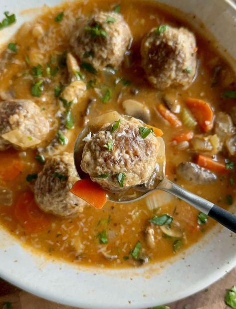 Easy Meatball Mushroom Soup - Hungry Happens Meatball Kale Soup, Meatball Mushroom, Small Meatballs, Soup With Meatballs, Italian Meatball Soup, Cozy Soups, Easy Meatball, Hungry Happens, Healthy Soups