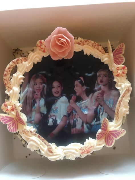 Rosé Cake Blackpink, Blackpink Cake Aesthetic, Blackpink Cakes Birthday, Blackpink Birthday Cake Ideas, Birthday Cake Blackpink, Blackpink Cake Ideas, Pastel Blackpink, Blackpink Pasta, Blackpink Cake