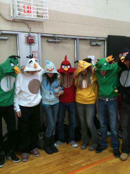 Easy and cool Angry Birds Halloween Costume, Angry Birds Costumes, Storybook Character Costumes, Bird Hoodie, Bird Diy, Bird Birthday Parties, Angry Birds Party, Hoodie Costume, Bird Costume