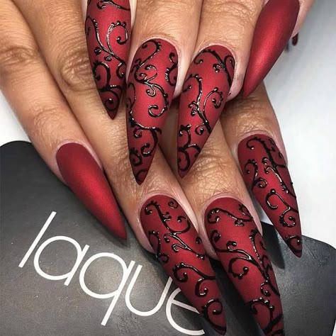 Stunning Designs for Stiletto Nails for a Daring New Look ★ See more: http://glaminati.com/stiletto-nails-designs/ Gothic Nails, Stiletto Nails Designs, Super Nails, Nailed It, Fancy Nails, Creative Nails, Stiletto Nails, Holiday Nails, Acrylic Nail Designs